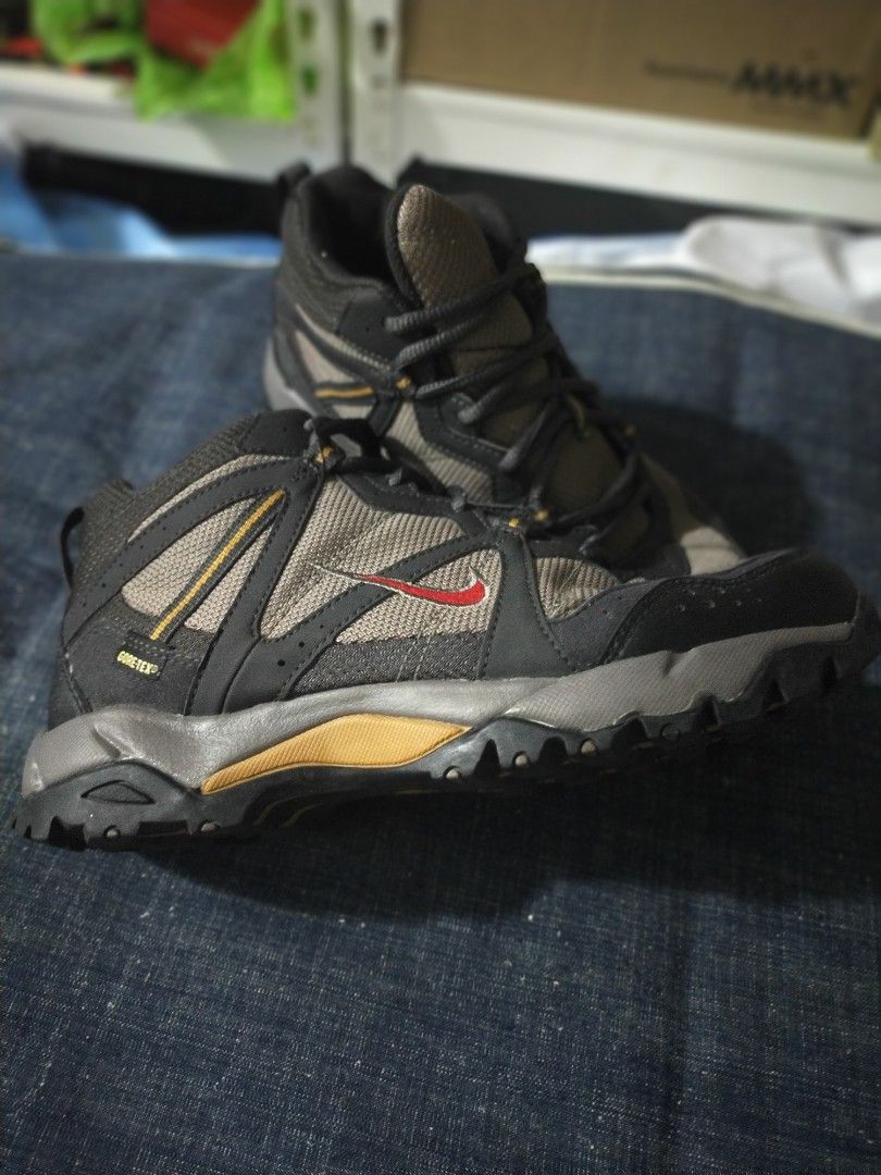 Kasut hiking nike shop