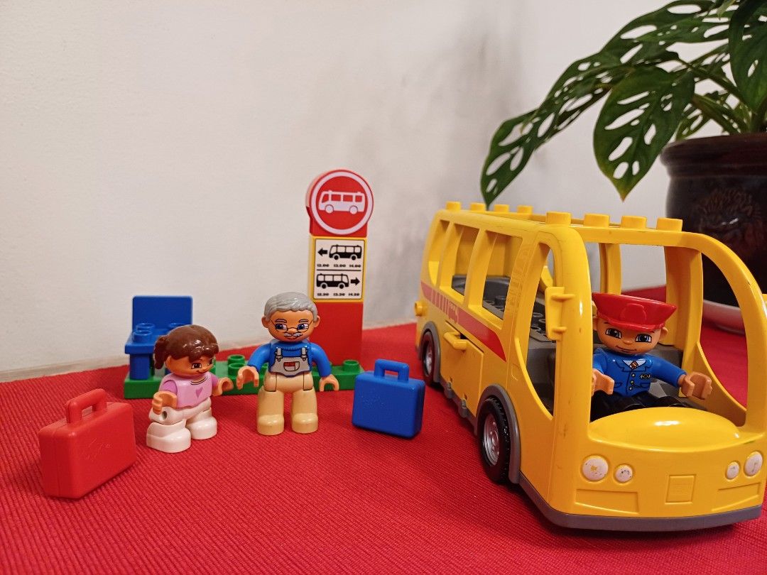 Duplo yellow bus online