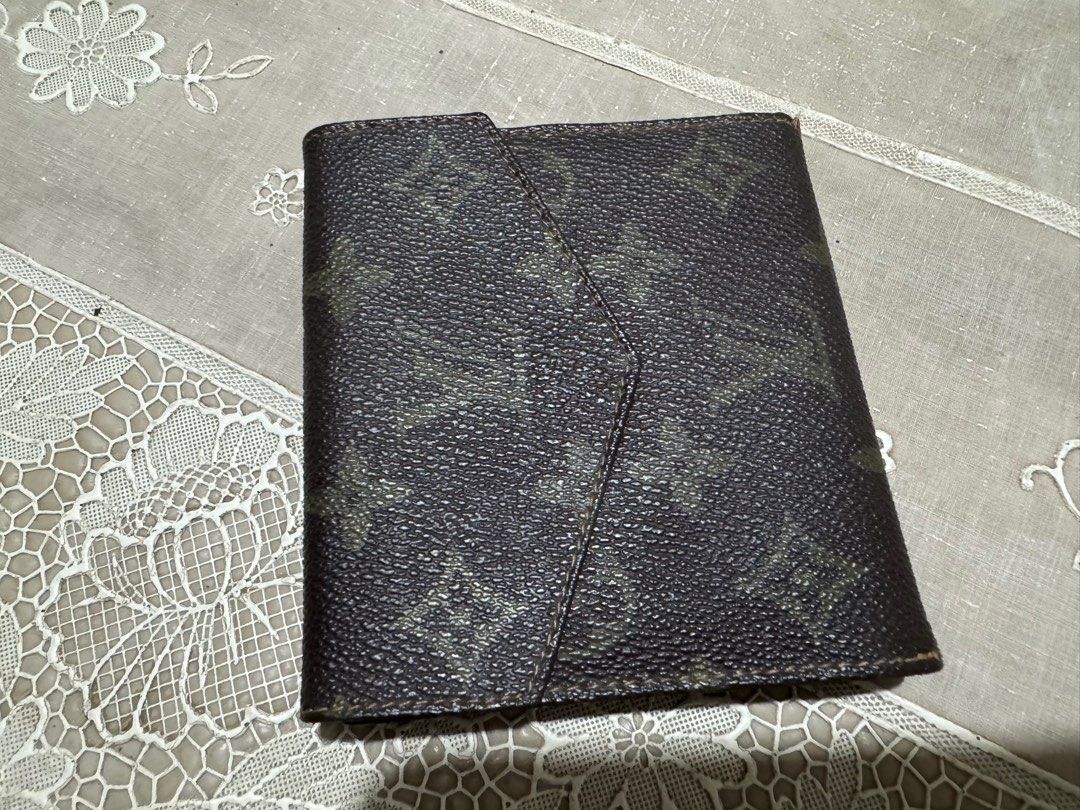 lv wallet (Category: Luxury Bags & Wallets) located in Dagupan City. Submitted by lux_thrift (Listing ID 1294938355, Image 2). Description: vintage trifold wallet.