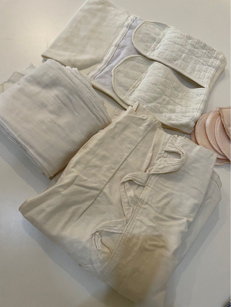 Maternity Bundle (Category: Maternity wear) located in Subang Jaya. Submitted by pansysnap (Listing ID 1294846234, Image 3). Description: Bengkung bertali Body shaping wear Nursing pads Maternity top and bottoms Baby bedsheet and pillow case.