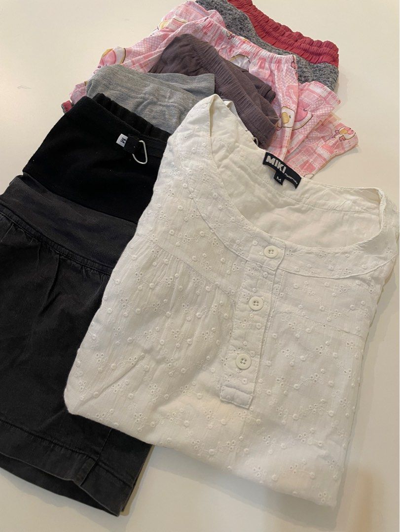Maternity Bundle (Category: Maternity wear) located in Subang Jaya. Submitted by pansysnap (Listing ID 1294846234, Image 2). Description: Bengkung bertali Body shaping wear Nursing pads Maternity top and bottoms Baby bedsheet and pillow case.