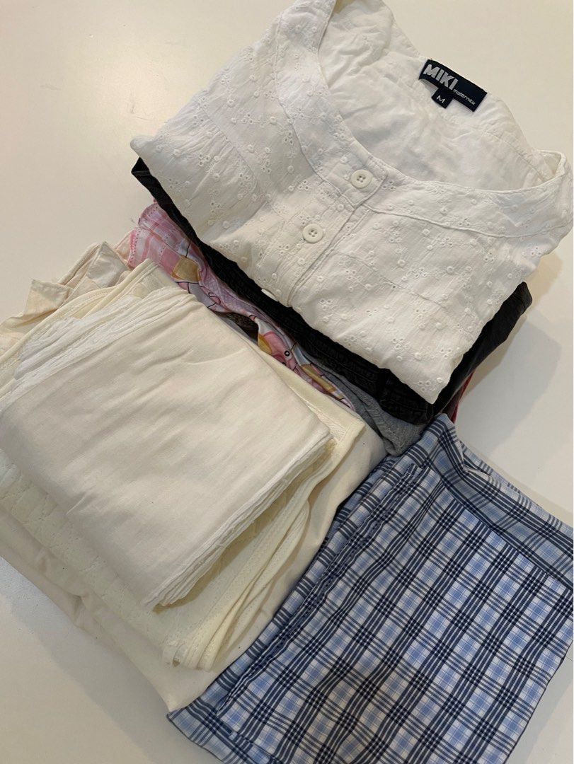 Maternity Bundle (Category: Maternity wear) located in Subang Jaya. Submitted by pansysnap (Listing ID 1294846234, Image 1). Description: Bengkung bertali Body shaping wear Nursing pads Maternity top and bottoms Baby bedsheet and pillow case.