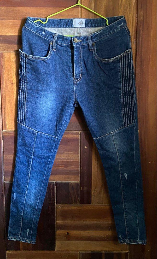 Mid-waist Blue Denim jeans (Category: Jeans) located in Lipa City. Submitted by stuffbymalo (Listing ID 1294874132, Image 1). Description: - u can ask for more pics/ details! - swipe right for the measurements :).