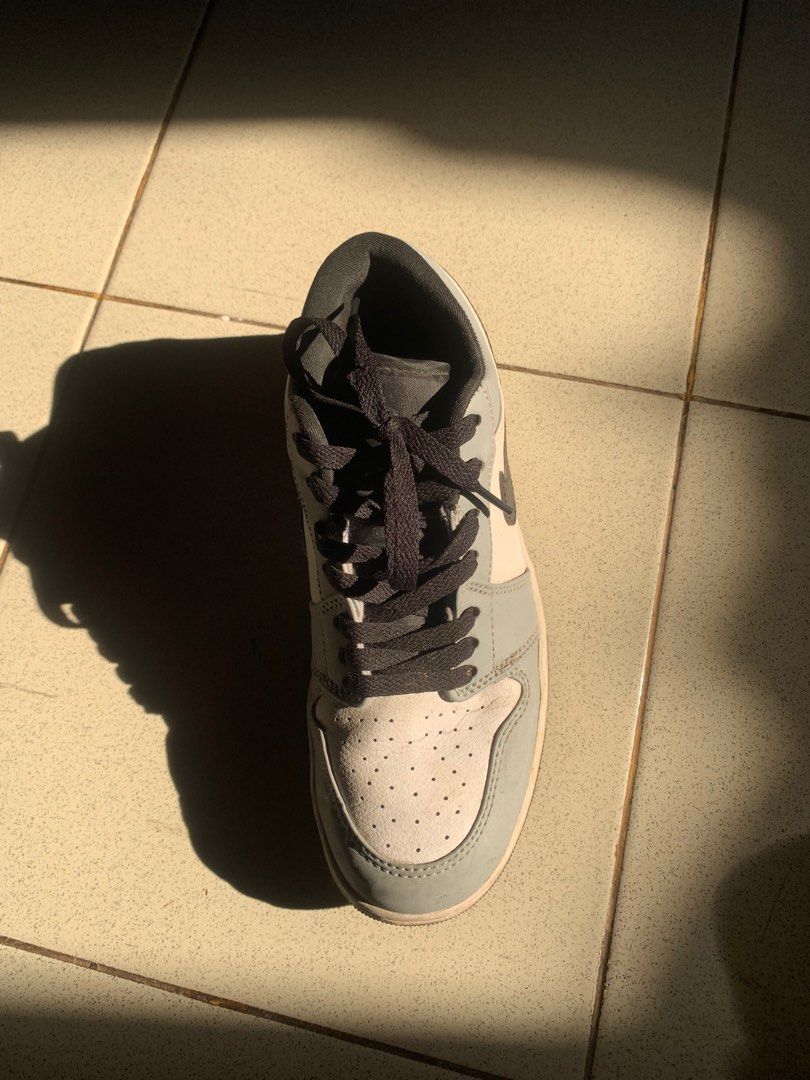 aj1 low light smoke