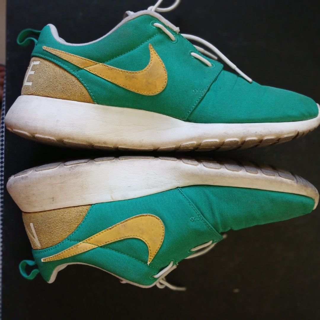 NIKE ROSHE SIZE 9.5us Men s Fashion Footwear Sneakers on Carousell