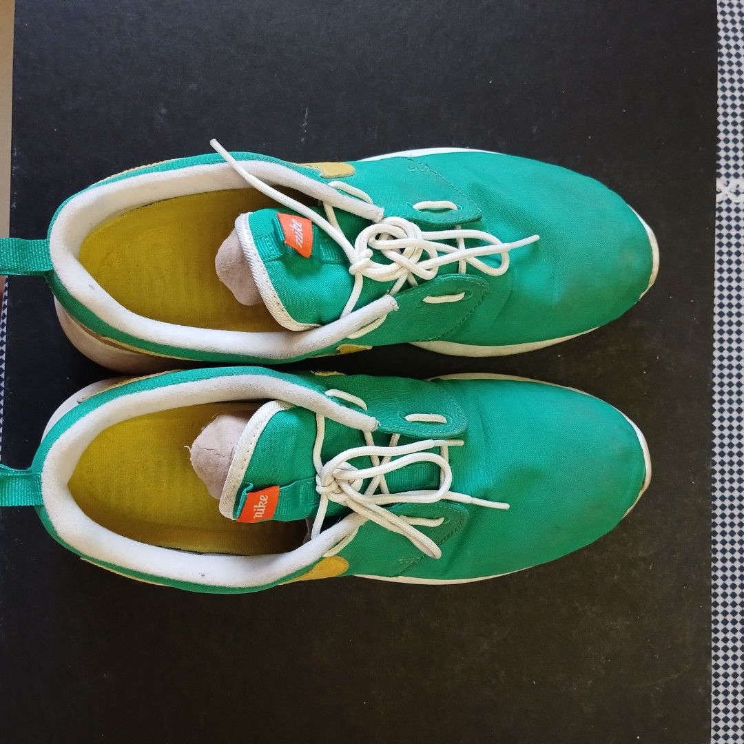 NIKE ROSHE SIZE 9.5us Men s Fashion Footwear Sneakers on Carousell