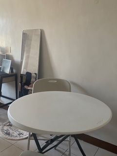Round folding table - Lifetime