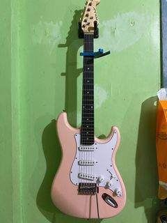 Stratocaster Guitar (pastel pink)