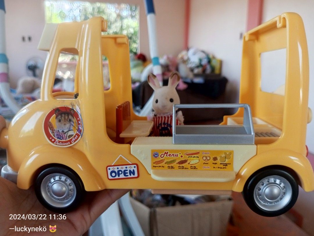 Sylvanian Families — Hotdog Van ‼️ (Category: Kids Toys) located in Villasis. Submitted by luckyneko9 (Listing ID 1295005226, Image 3). Description: lahat po ng nasa picture ang kasama..