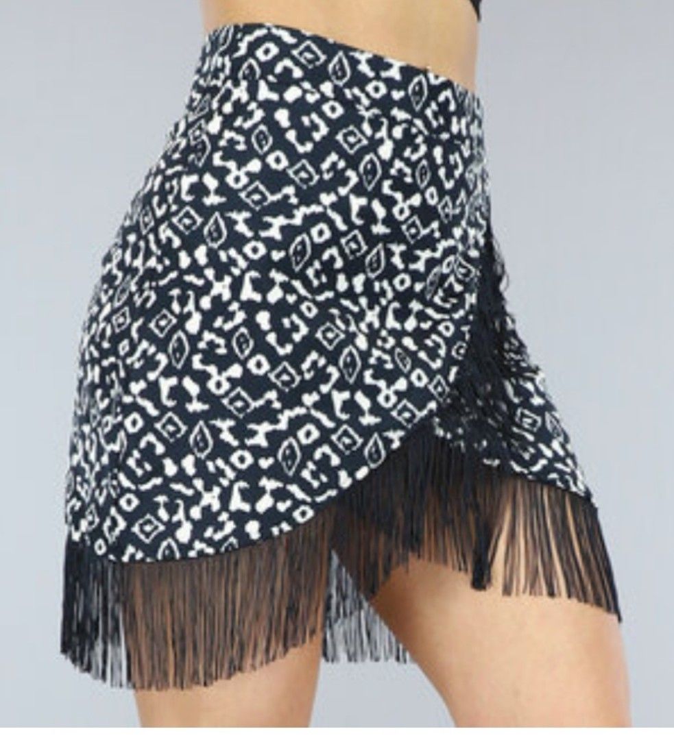 Zara Fringe Mini Skirt (Category: Skirts) located in Quezon City. Submitted by zoekloeonlineshop (Listing ID 1294943791, Image 3). Description: Excellent Condition Size: S Best fit 27" to 28" Waistline Length: 17.5".