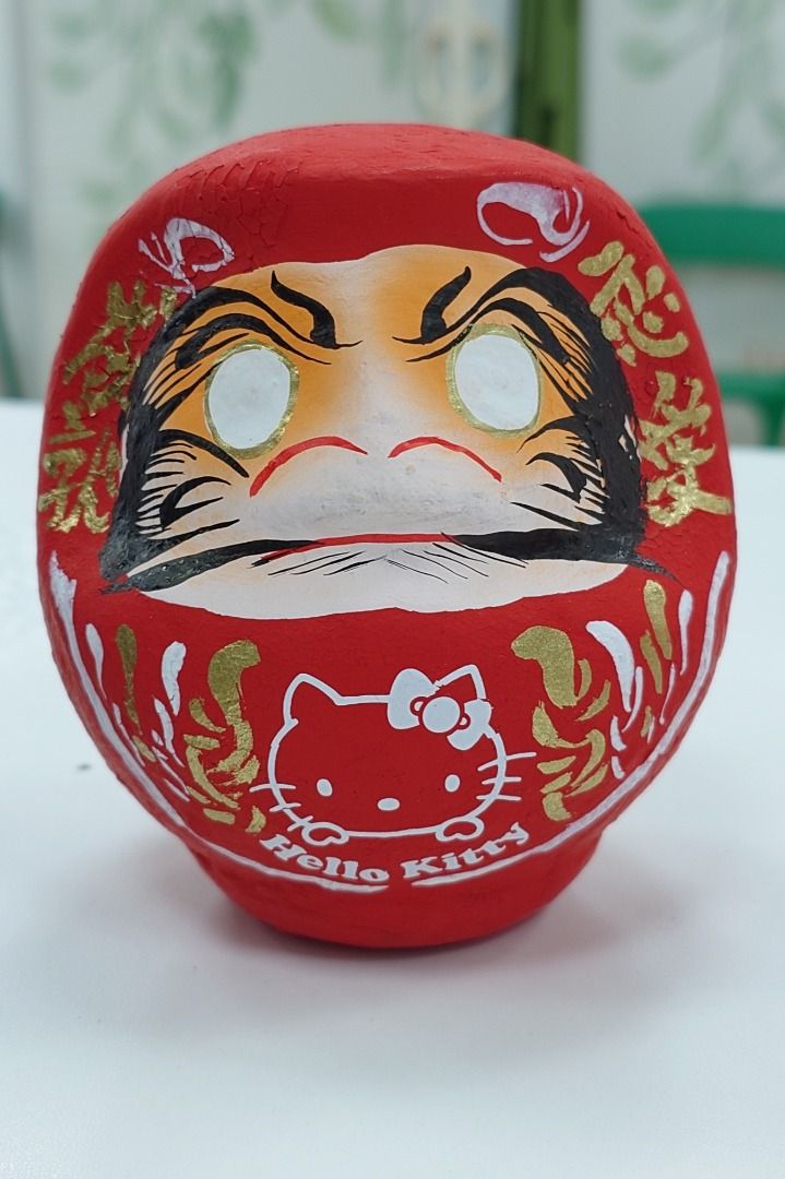 日本手作達磨(不定期，少量現貨) - Hello Kitty Crossover 傳統達磨, 興趣及遊戲, 玩具& 遊戲類- Carousell