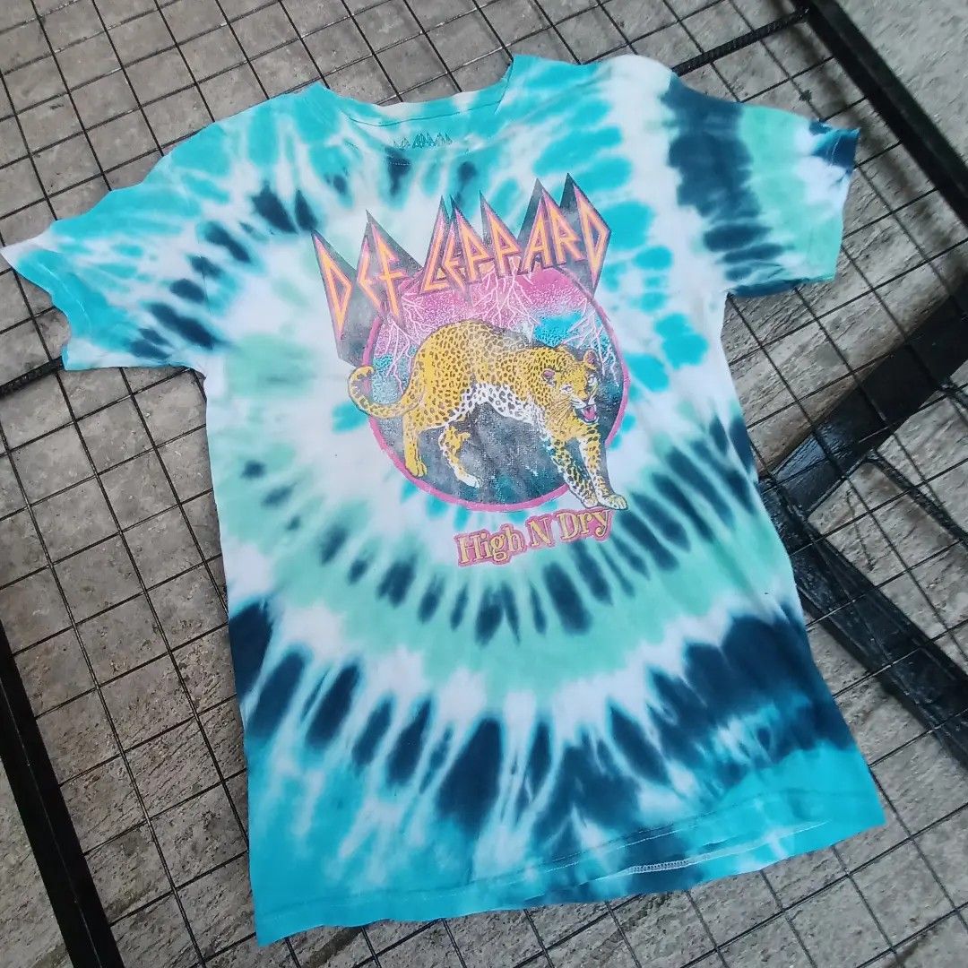 BAND T SHIRT (Category: Tshirts & Polo Shirts ) located in Makati City. Submitted by niko_berto (Listing ID 1295007814, Image 2). Description: DEF LEPPARD SIZE M.