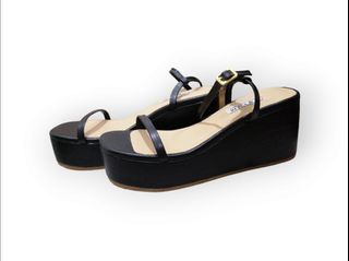 Tutum Black Platform Sandals
