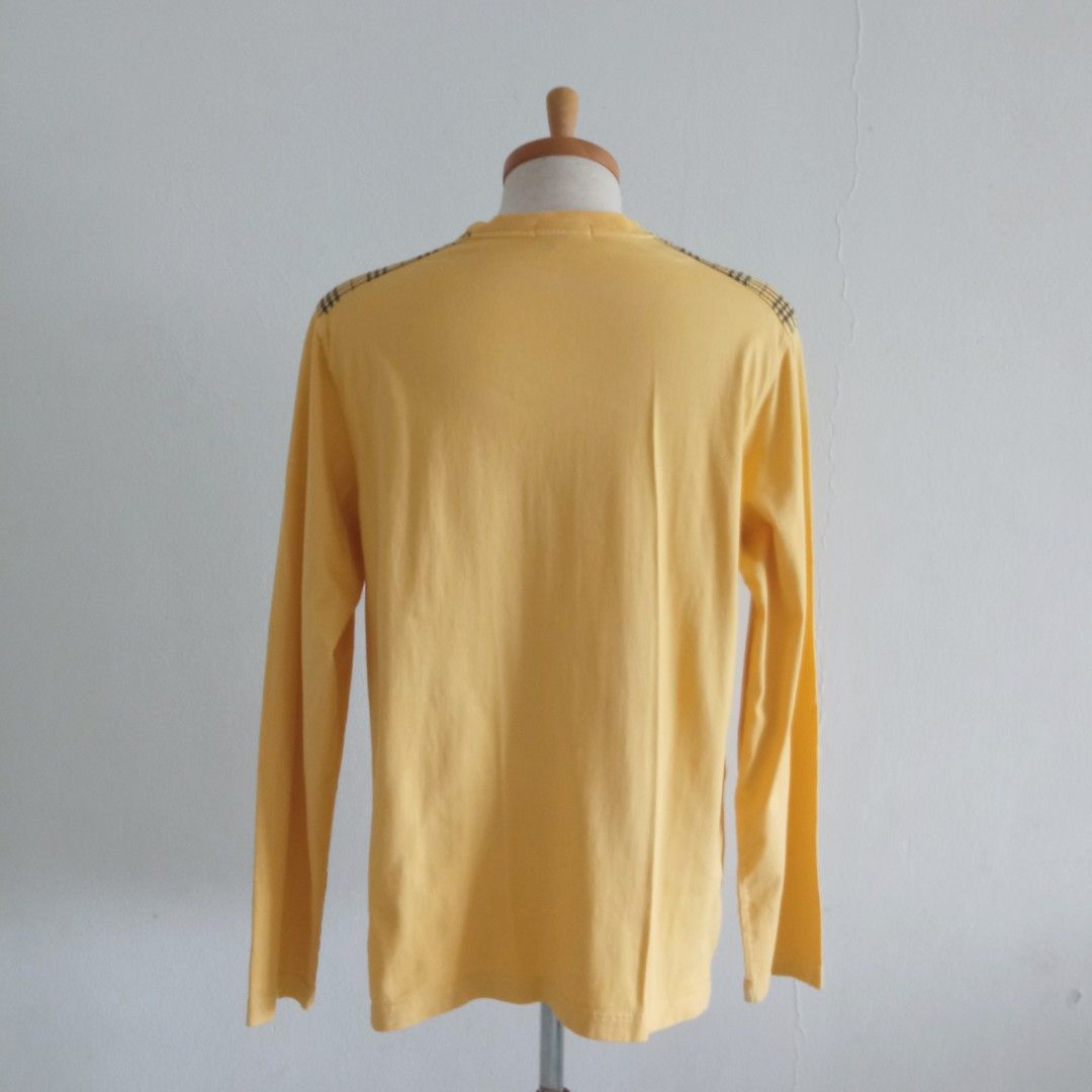 Burberry t shirt shoulder patch clearance