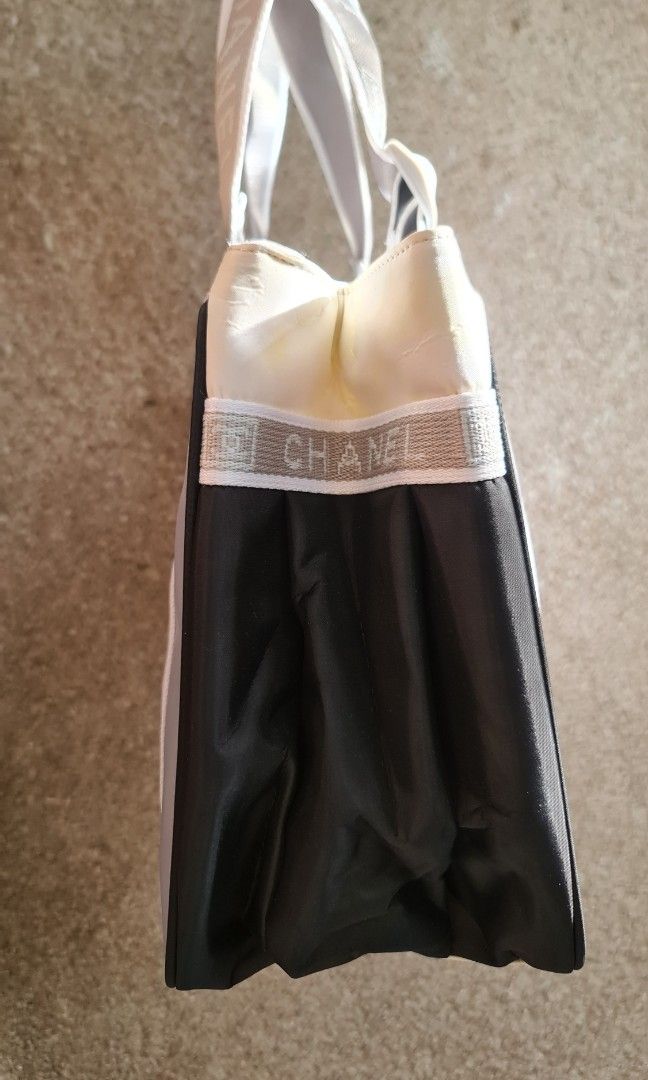 Chanel tote nylon (Category: Luxury Bags & Wallets) located in Butuan. Submitted by yangzzzverzosa (Listing ID 1295109083, Image 3). Description: light yellowish color both sides semi-large size free sf.