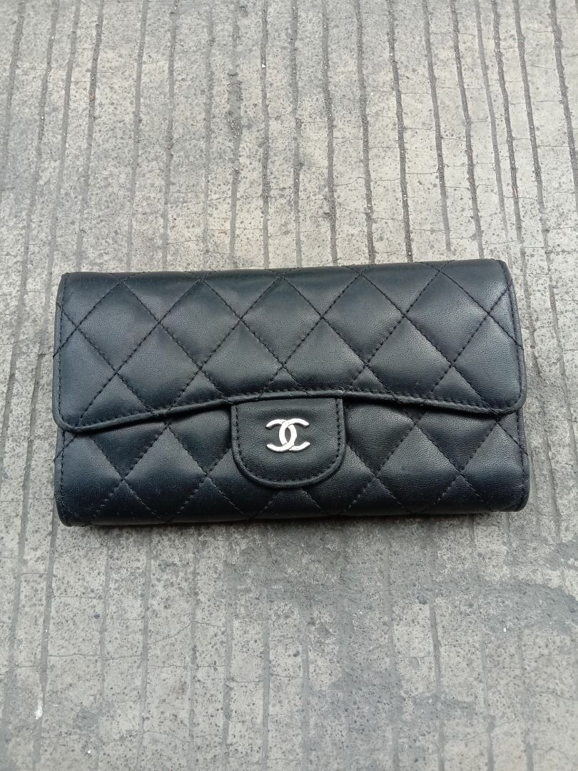 CHANEL WALLET (Category: Luxury Bags & Wallets) located in Muntinlupa City. Submitted by bunyeaimeevanessa150 (Listing ID 1295068812, Image 1). Description: No return no exchange .
