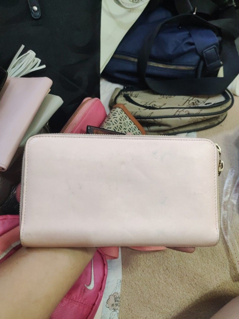 Chloe (Category: Luxury Bags & Wallets) located in Zamboanga. Submitted by Clairey03 (Listing ID 1295016116, Image 3). Description: wallet chloe NgA.