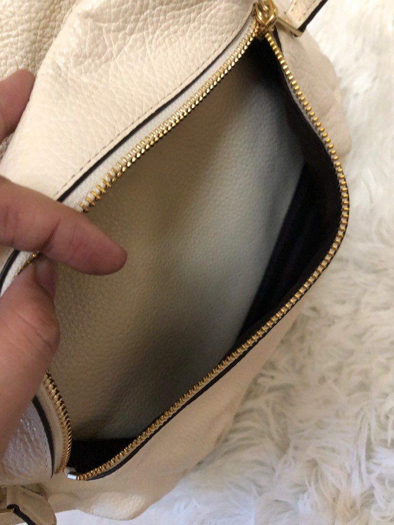 Coach large Backpack (Category: Luxury Bags & Wallets) located in Pasig City. Submitted by jamcolecciones (Listing ID 1295106189, Image 3). Description: Large coach backpack. This is 25K sa store plus taxes. Bought in US. Large size na ito. So ganda! Chalk color or beige. .