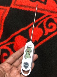 Digital pin thermometer
