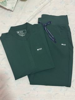 Figs scrubs suit small and large