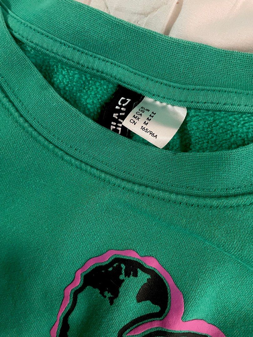 Green detailed hoodie (Category: Coats, Jackets and Outerwear) located in Mandaluyong City. Submitted by txnylll (Listing ID 1295096707, Image 3). Description: .
