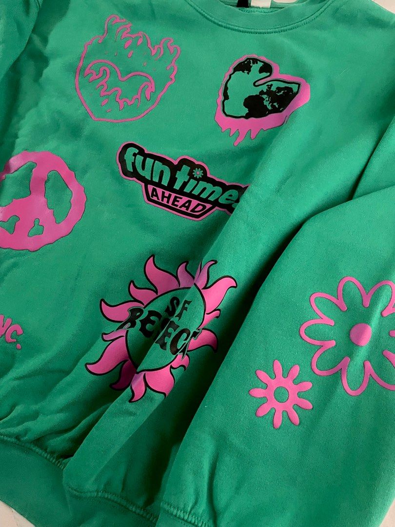 Green detailed hoodie (Category: Coats, Jackets and Outerwear) located in Mandaluyong City. Submitted by txnylll (Listing ID 1295096707, Image 2). Description: .