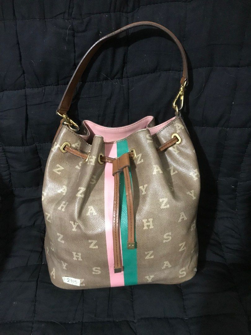 Hazzys bucket bag (Category: Luxury Bags & Wallets) located in Cainta. Submitted by janilen (Listing ID 1295090893, Image 1). Description: 8.5"x9.5" With flaws. See pic for details.