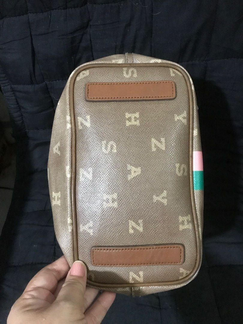 Hazzys bucket bag (Category: Luxury Bags & Wallets) located in Cainta. Submitted by janilen (Listing ID 1295090893, Image 3). Description: 8.5"x9.5" With flaws. See pic for details.