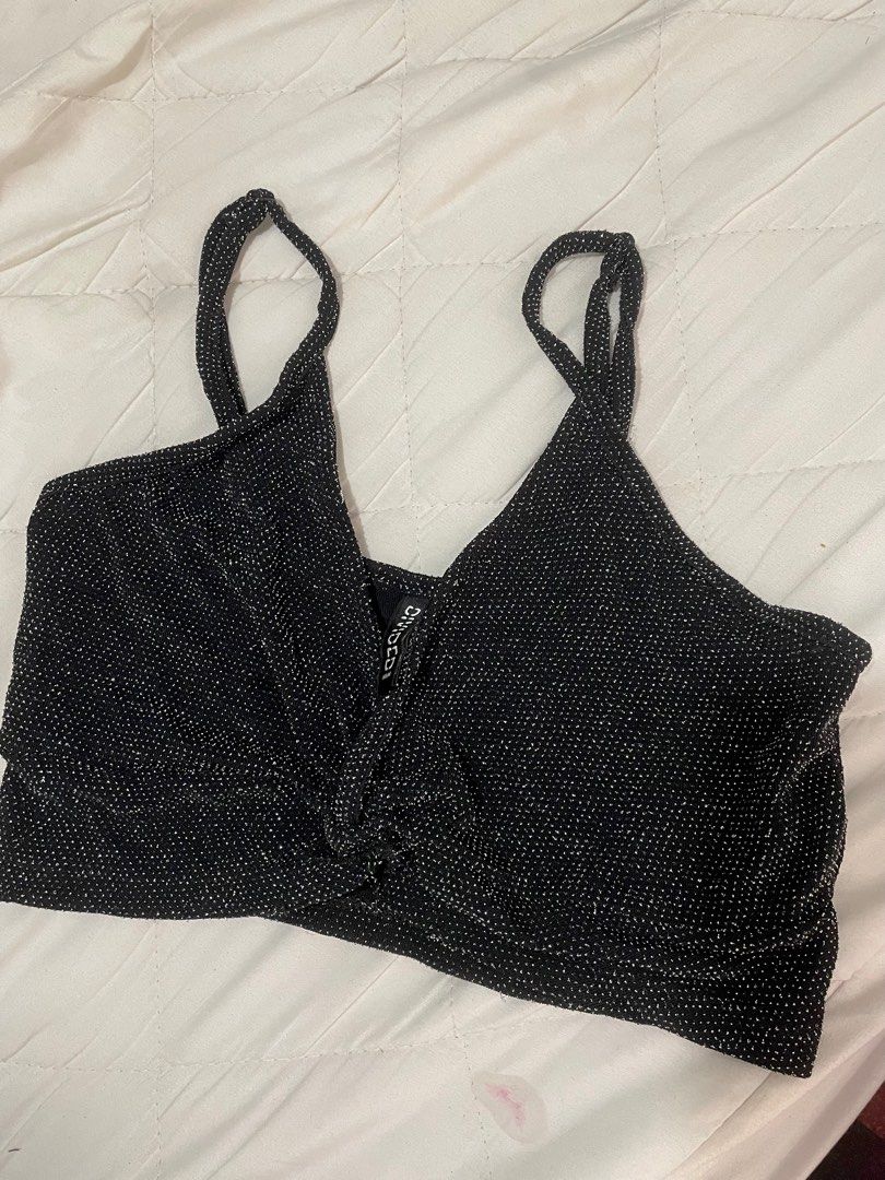 H&M Glitter Top (Category: Sleeveless) located in Mandaluyong City. Submitted by txnylll (Listing ID 1295089381, Image 2). Description: Goof for size S too....