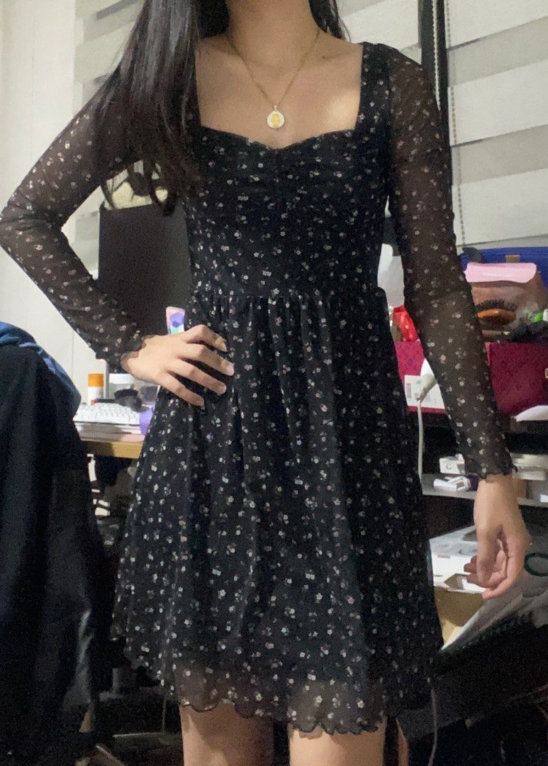H&M Mesh Floral dress (Category: Dresses) located in Quezon City. Submitted by spicysagi (Listing ID 1295120062, Image 3). Description: used once super nice fitting for petite girls length: 81 cm waist: 22-24 in bust: 32 in (stretchable) .