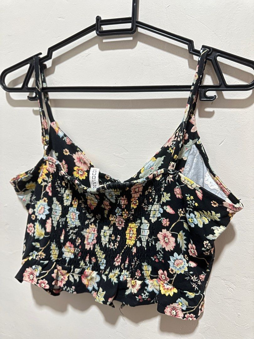 H&M Pattern Peplum Top - Black (Category: Sleeveless) located in Iba. Submitted by eeememss (Listing ID 1295087585, Image 3). Description: • S-M.
