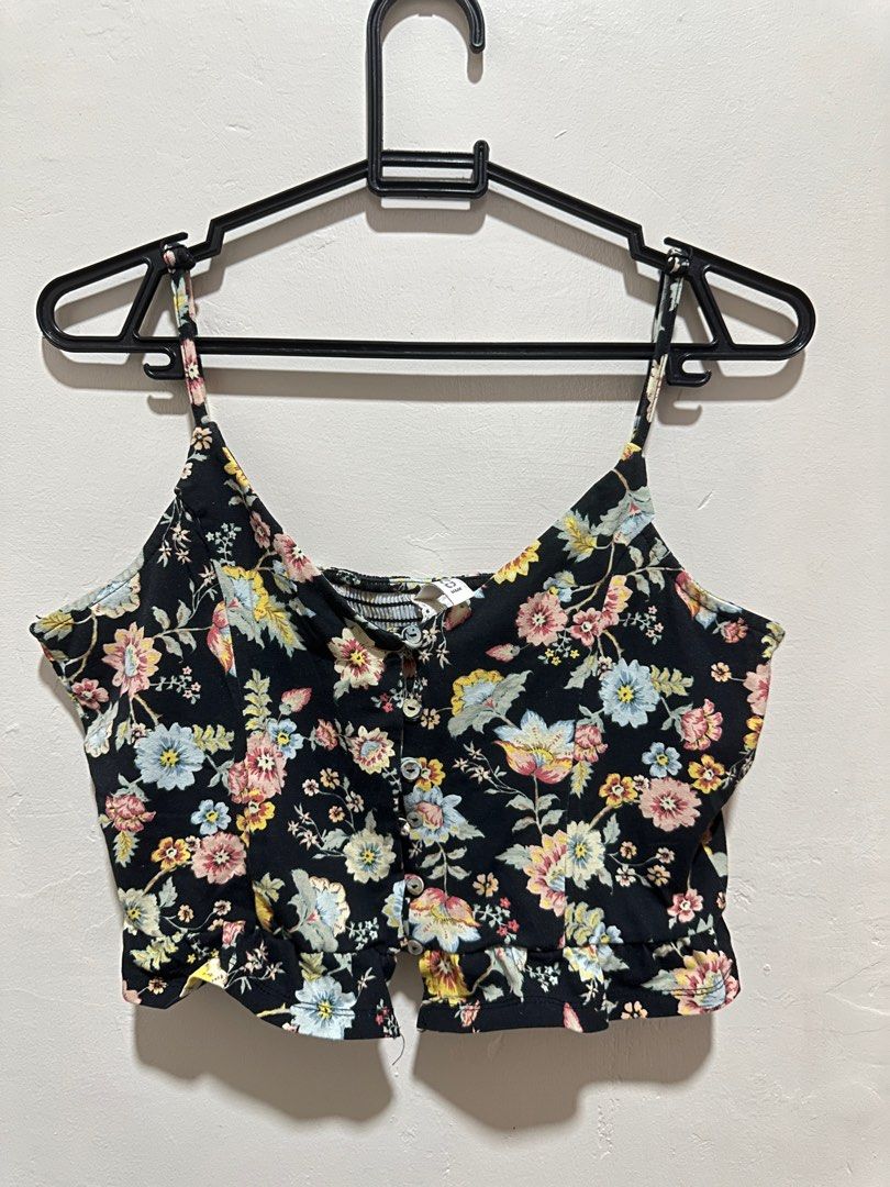 H&M Pattern Peplum Top - Black (Category: Sleeveless) located in Iba. Submitted by eeememss (Listing ID 1295087585, Image 2). Description: • S-M.