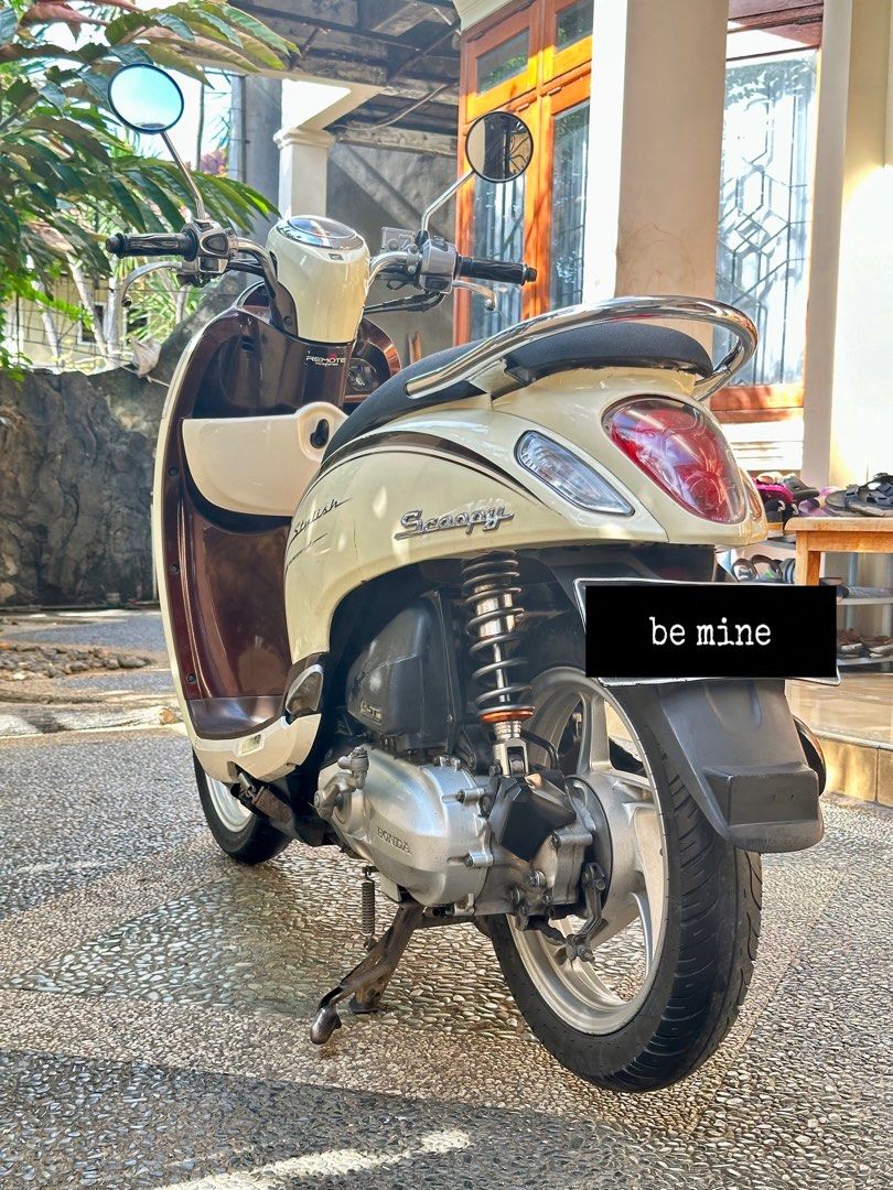 Honda Scoopy PGMFI ESP Idling Stop Cream 2017, Motor di Carousell