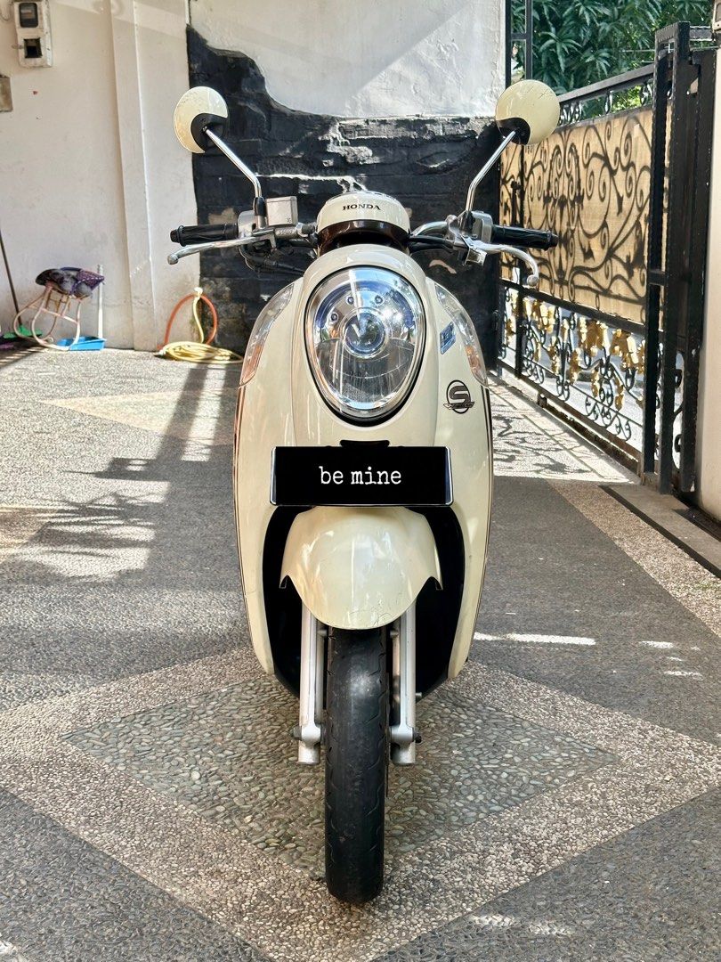 Honda Scoopy PGMFI ESP Idling Stop Cream 2017, Motor di Carousell