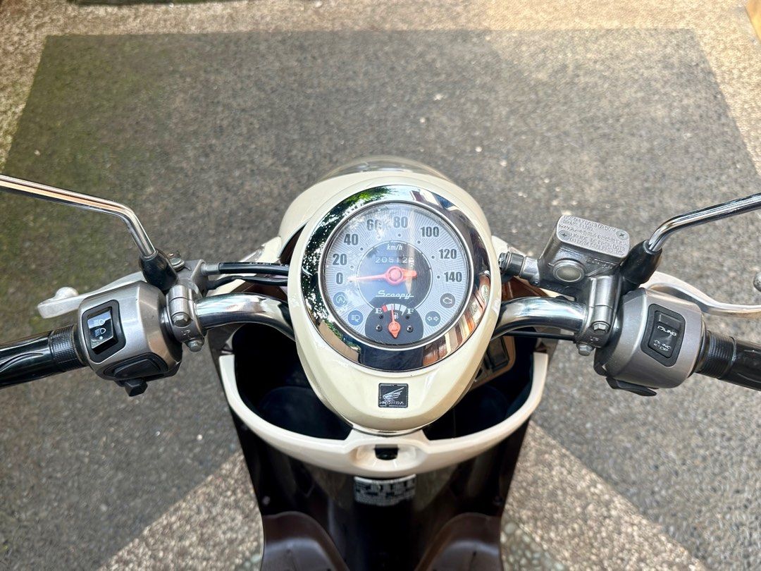 Honda Scoopy PGMFI ESP Idling Stop Cream 2017, Motor di Carousell