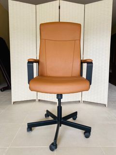 JAPAN SURPLUS FURNITURE IKEA EXECUTIVE CHAIR / OFFICE CHAIR  GENUINE LEATHER  ADJUSTABLE HEIGHT   SIZE 20-24.5L x 21W x 17-22 in inches 26.5"SANDALAN HEIGHT  43.5-48"SEAT HEIGHT 14.75"ARM REST   (AS-IS ITEM) IN GOOD CONDITION