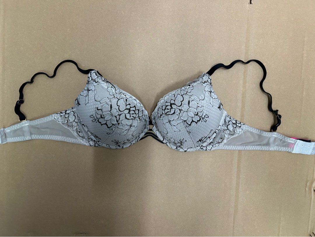 LA SENZA Hello Sugar Set 36B, Women's Fashion, New Undergarments &  Loungewear on Carousell