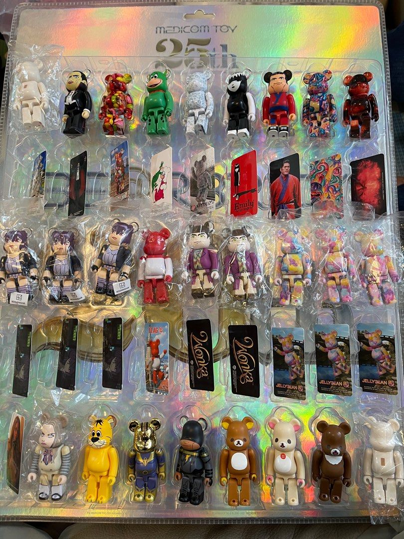 Medicom Bearbrick 26 隻+ 100% 25th 週年Display Blister Board