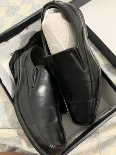Men’s black shoes