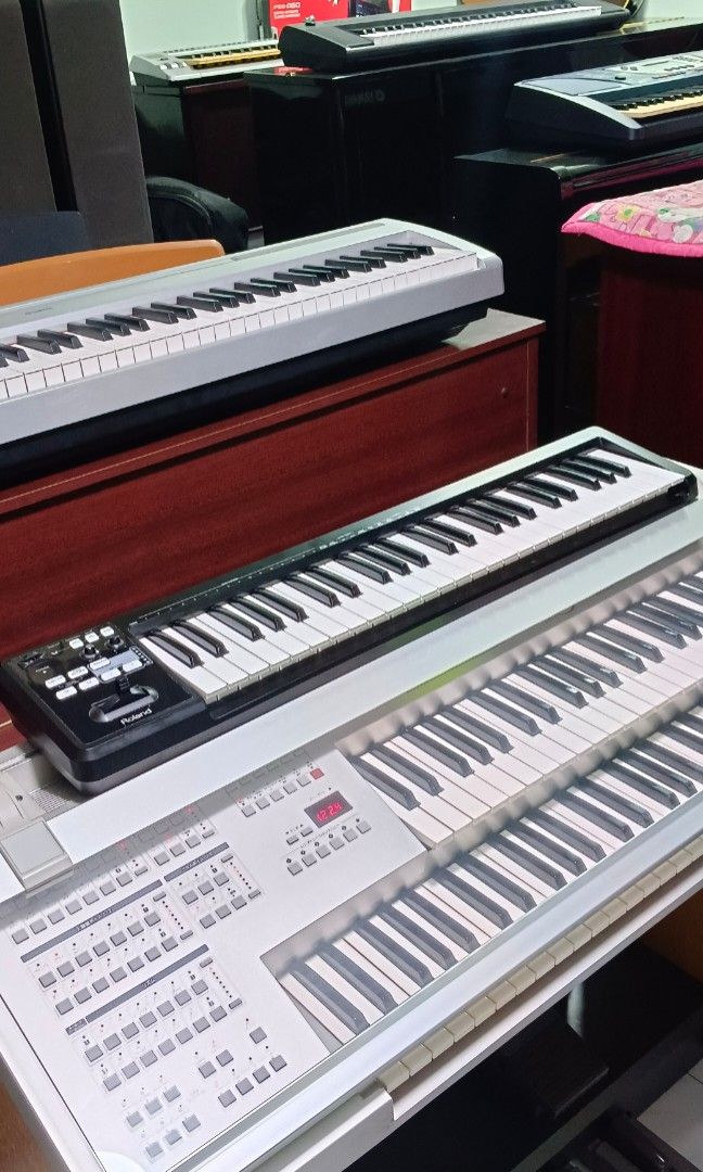 Roland a49 midi keyboard controller (Category: Musical Instruments) located in Paranaque City. Submitted by yourhonorvoy (Listing ID 1295113070, Image 2). Description: 🎹🎹🎹 Roland a45 midi controller 10k only Unit only With minimal scratches only 👍LAHAT gumagana Ng maayos 👍fresh internal parts 👍Payment thru cash, bank transfer, gcash or in any remittance center 🚚We do shipping👍via lalamove,speedy, toktok and grab ✈️🚢🚆We also ship nation 