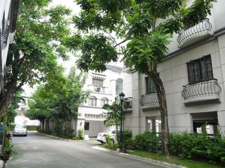 Studio Unit Golfhill Terraces Condominium near UP, Ateneo, Miriam, Katipunan
