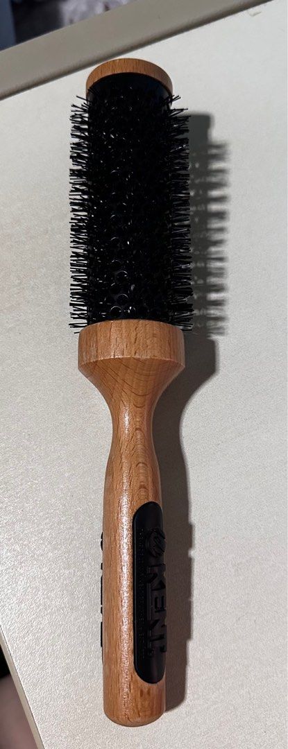 Styling comb (Category: Hair) located in Singapore. Submitted by jin_9 (Listing ID 1295159682, Image 1). Description: Brand new styling comb, never use because don’t know how to use it. .