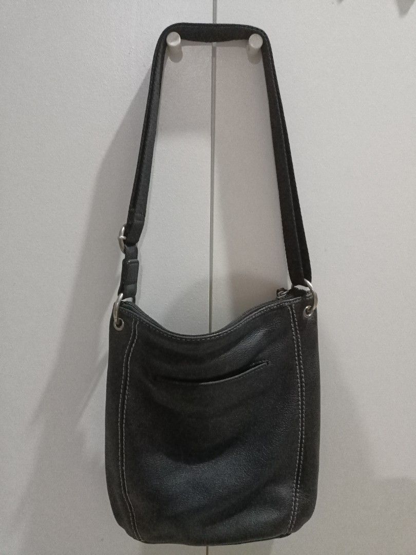 The Sak Sling Bag Women s Fashion Bags Wallets Cross body Bags on Carousell