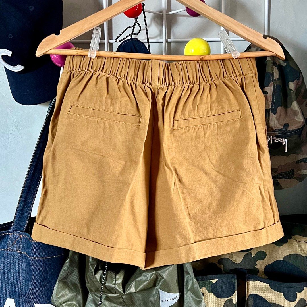 Uniqlo Shorts Brown/Beige (Category: Shorts) located in Makati City. Submitted by jmseduardo (Listing ID 1295103725, Image 2). Description: .