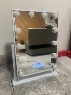 12-LED bulb Vanity Mirror with Bluetooth speaker