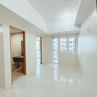 1-bedroom RFO unit in Times Square West prime location in BGC for sale!
