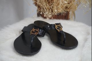 𝐆𝐔𝐂𝐂𝐈 Classic Gucci Black Patent Leather Thong Sandals Logo Shoe