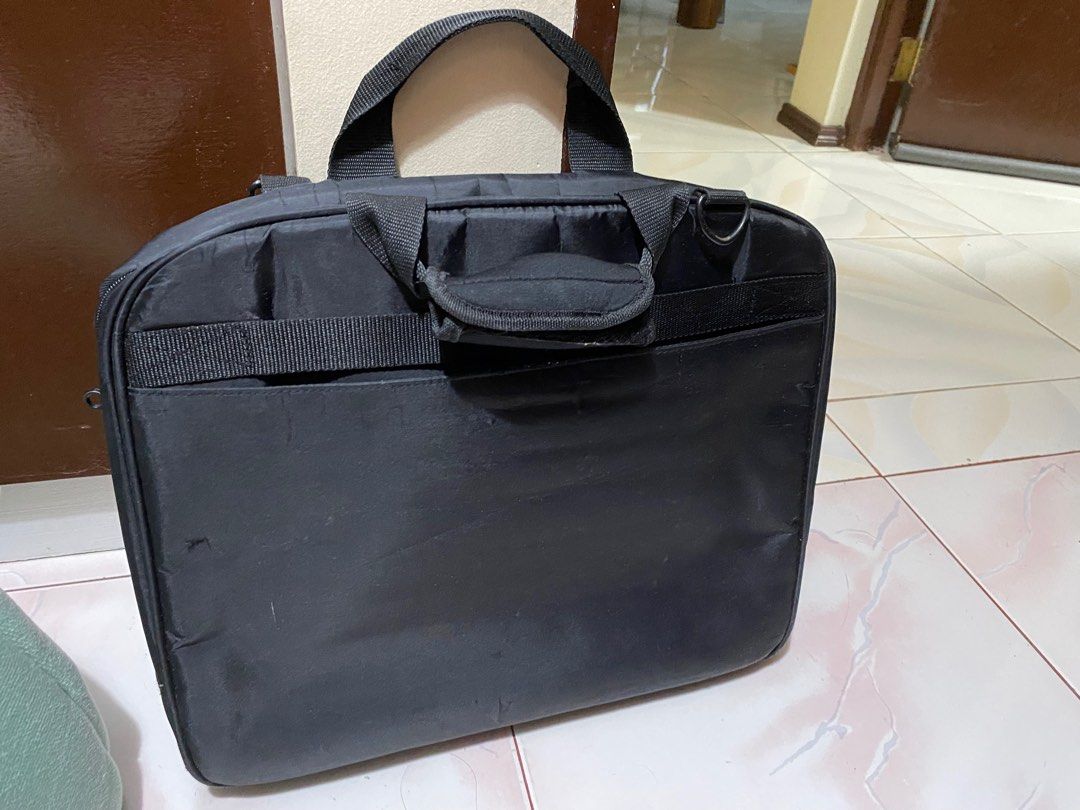 Acer Laptop Bag Old preloved (Category: Laptop Bags & Sleeves) located in Manila. Submitted by milleshoppppp (Listing ID 1295290918, Image 2). Description: - No more sling - Give me your best price but im selling it for ₱150 - actual picture posted.