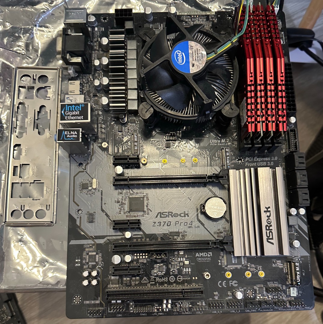 ASRock Z370 Pro4 主機板+ Intel i7-8700K CPU + 16GB DDR4 2400