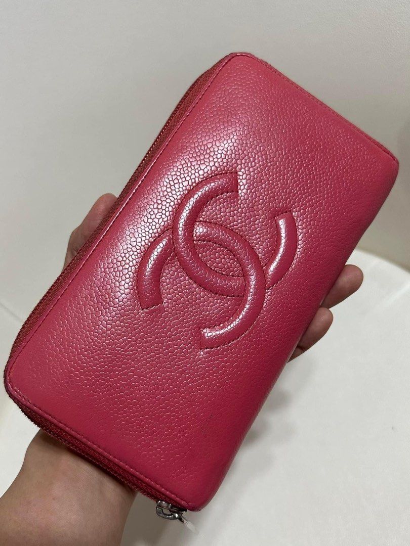 Authentic Chanel Wallet (Category: Luxury Bags & Wallets) located in Manila. Submitted by chloe_luxuries (Listing ID 1295302280, Image 2). Description: Guaranteed original Chanel Caviar Cc Zippy long wallet Still in good condition with minimal sign of usage Comes with card and dustbag Pm for more details .